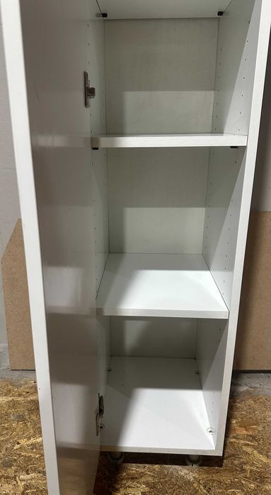 Dulap Alb cu usa si rafturi; Dulap cu polite tip soldat