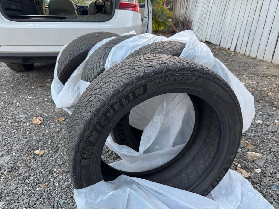 Anvelope de iarna Michelin 235/45/R18
