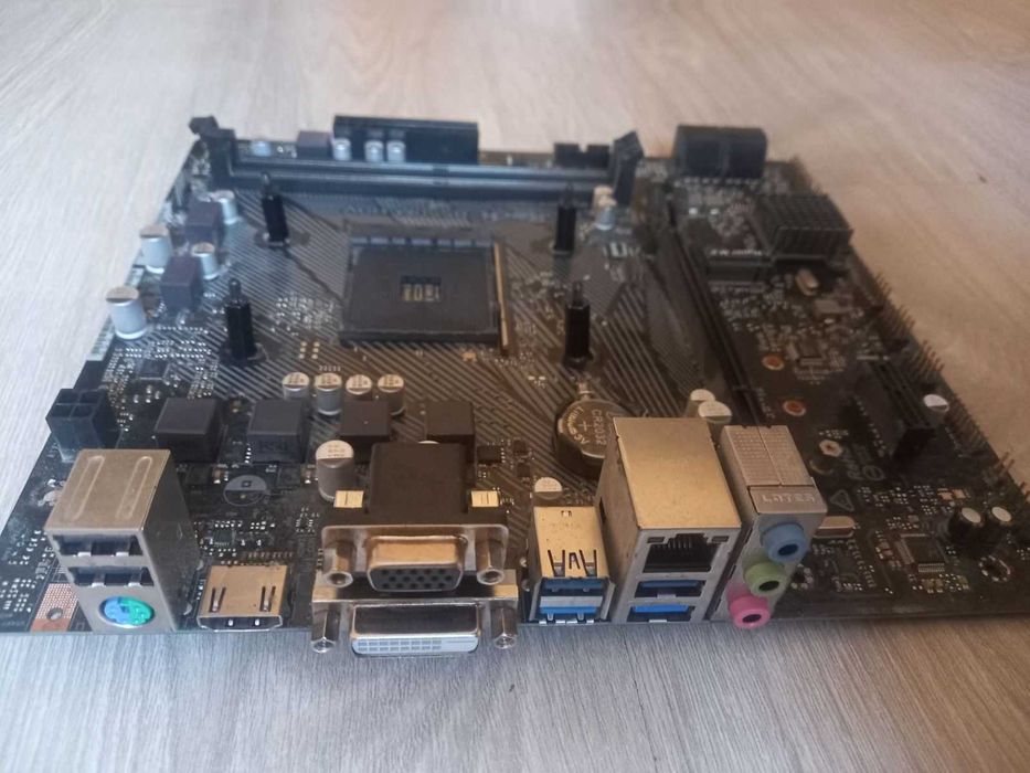 Дънна платка ASRock B550M-HDV + охладител Arctic Freezer 36