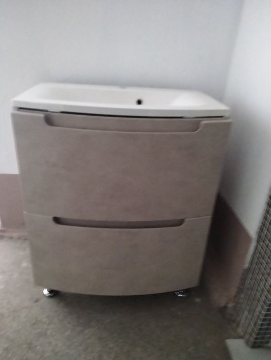Продам раковину с тумбой