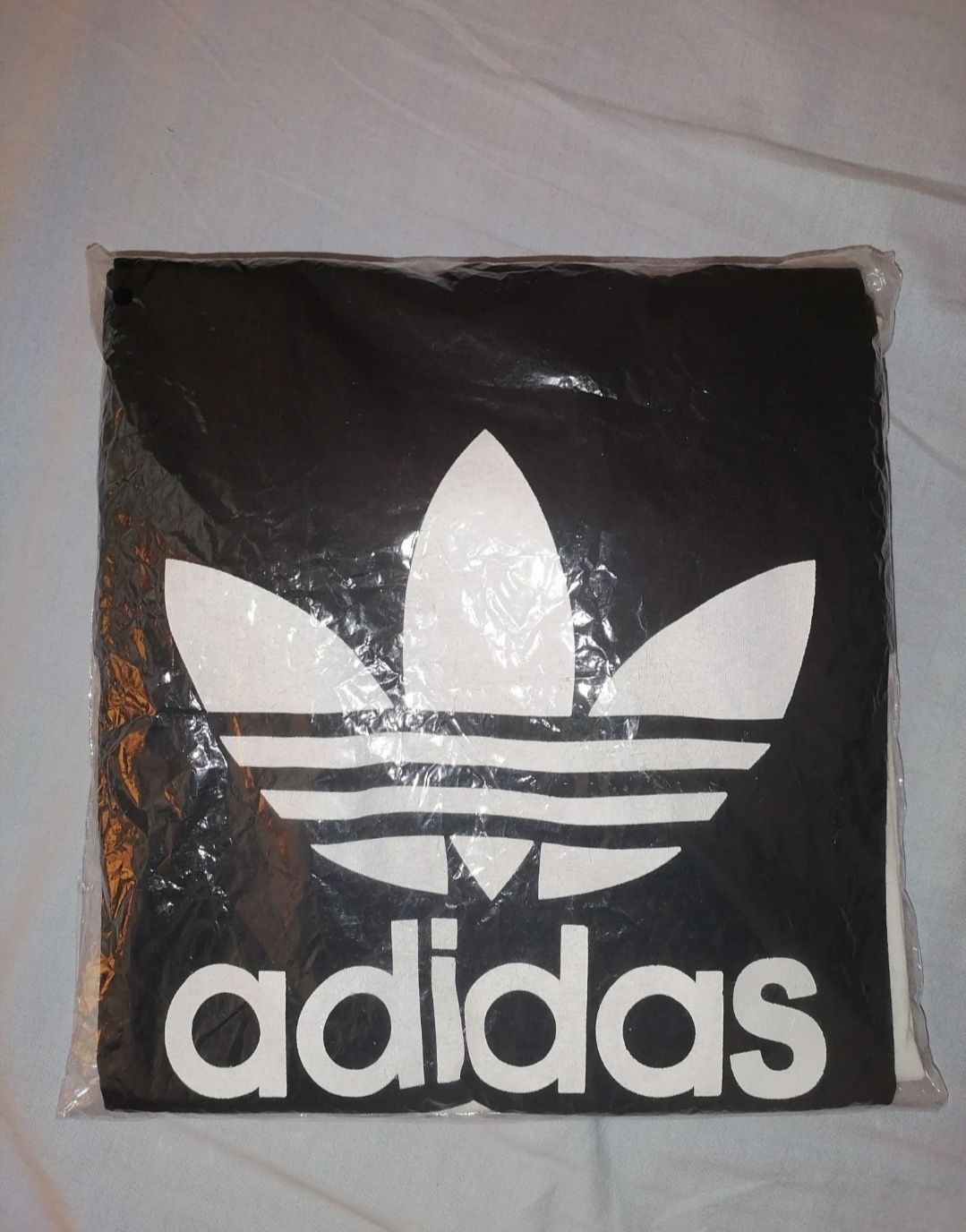 Нова дамска черна тениска Adidas размер М 
Последни 2 броя 

.
.

.

.