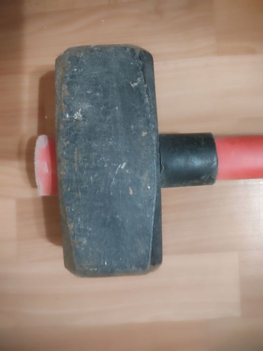 Продам Кувалду 8 кг