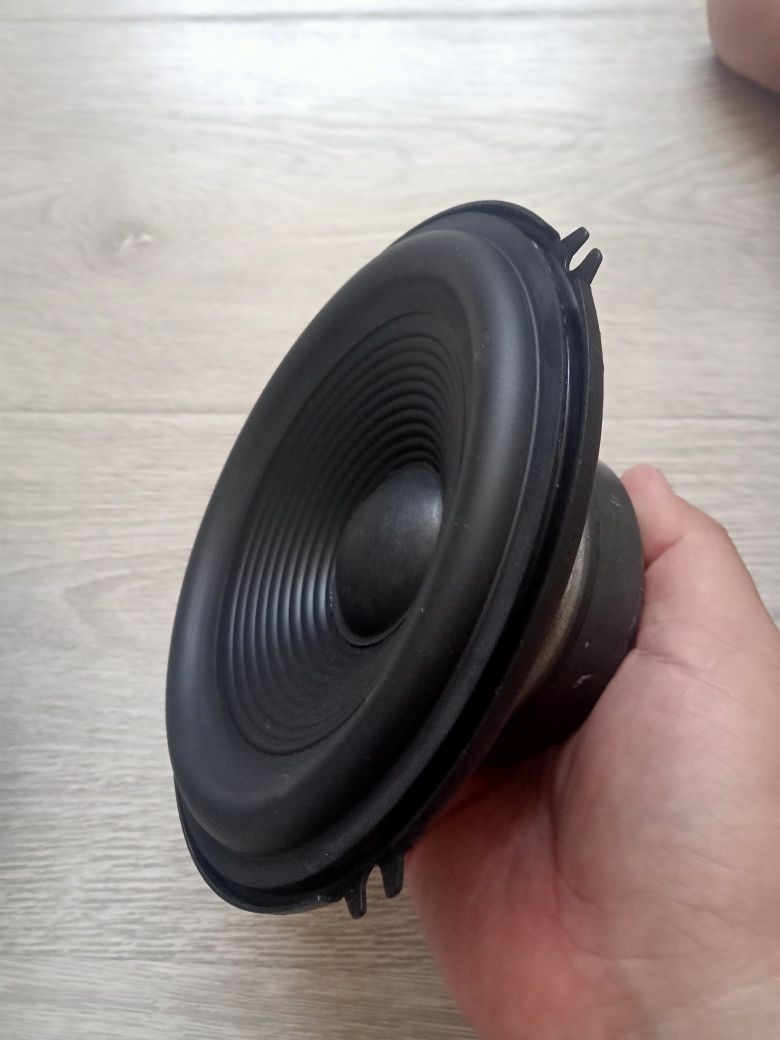 Продам калонки Pioneer 16см original в отличном состоянии.