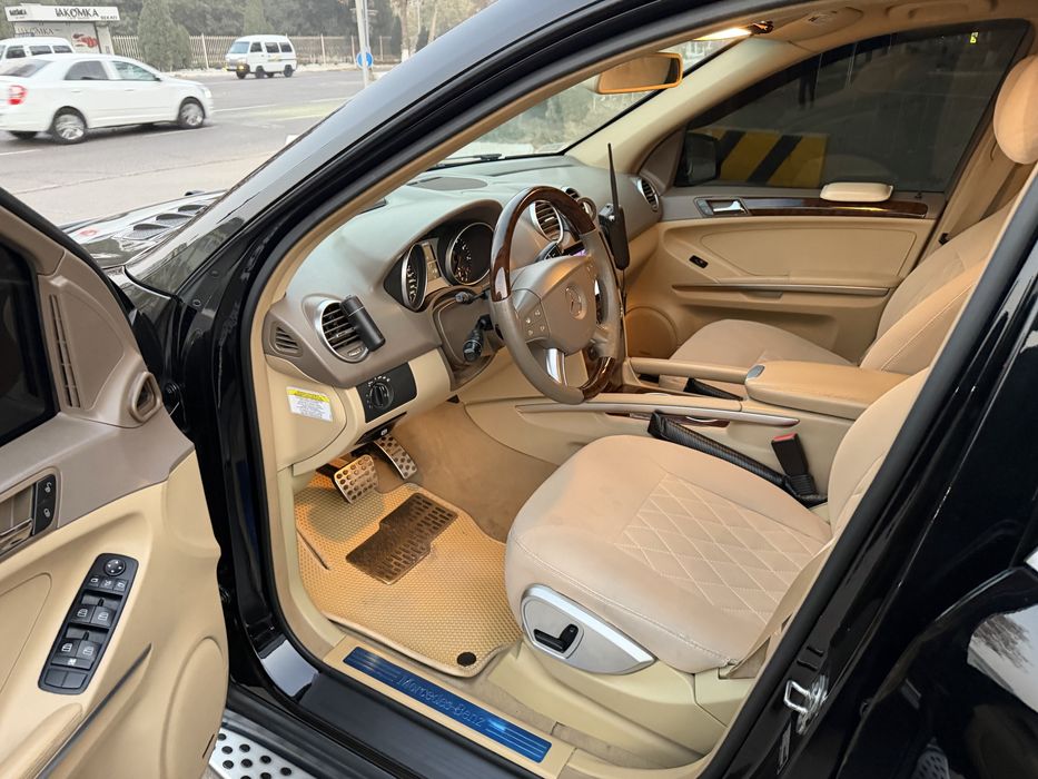 Mercedes-Benz ML350 • Как Новый • Полностью Обслужен • Без Вложений