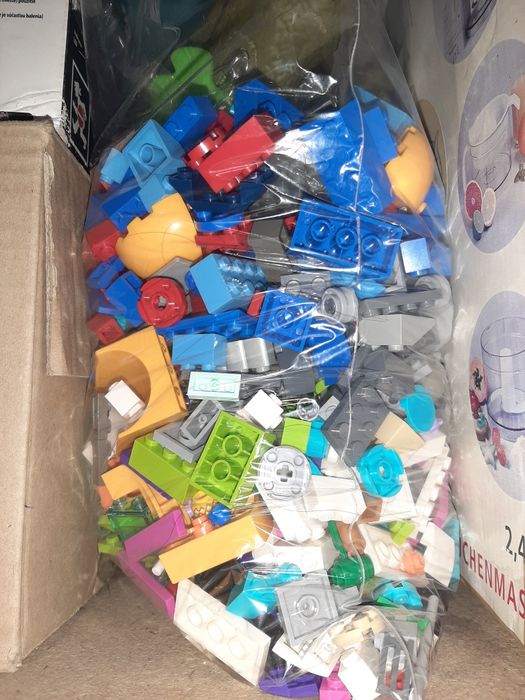 Am 2 kg de lego la 100 lei 50 lei kg