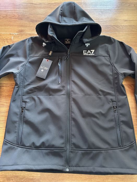 Мъжко,черно НЕПРОМОКАЕМО яке Armani с топла подплата