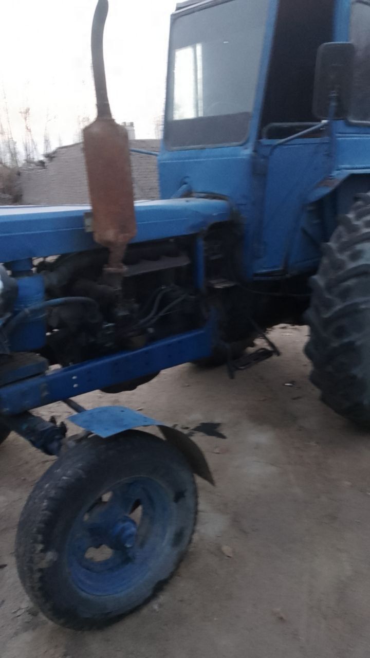 Traktor T28 pritsepi bilan sotiladi holati yaxshi