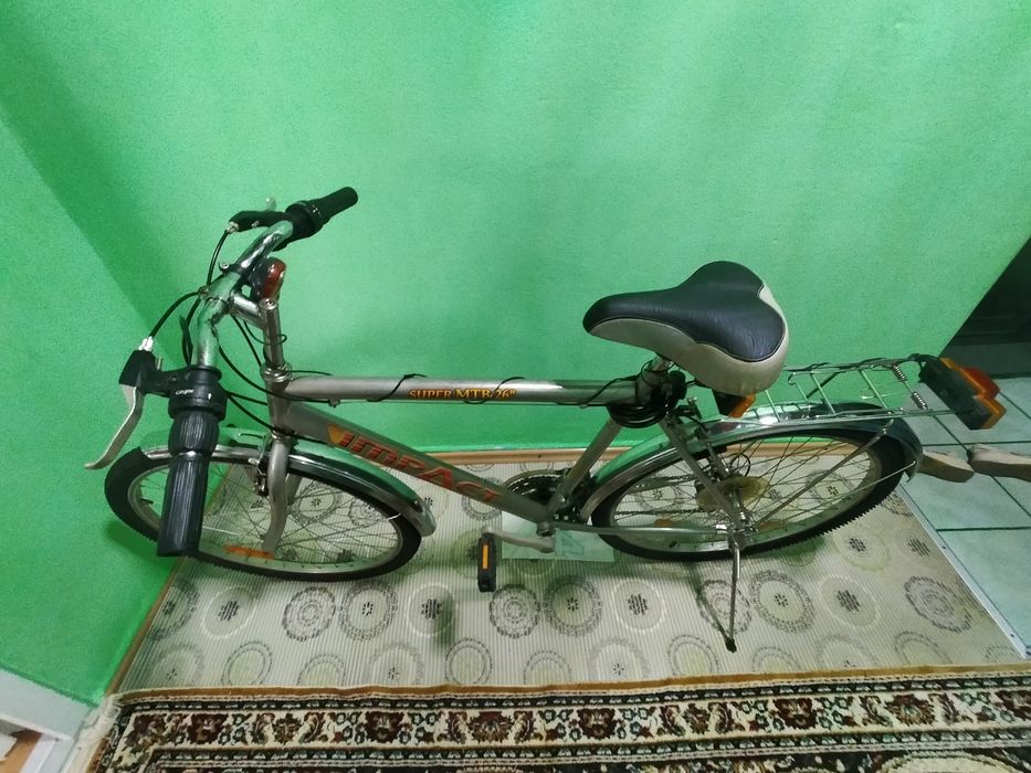 Bicicleta de vânzare, aproape nouă, preț 800 Ron negociabil.