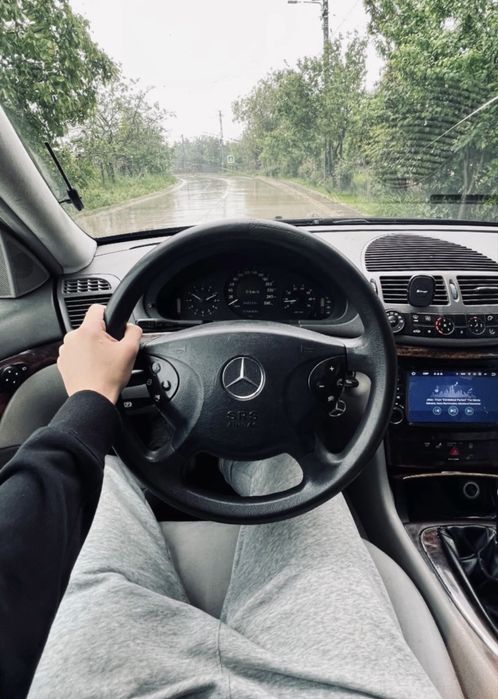 Vand Mercedes,mai multe detalii la telefon