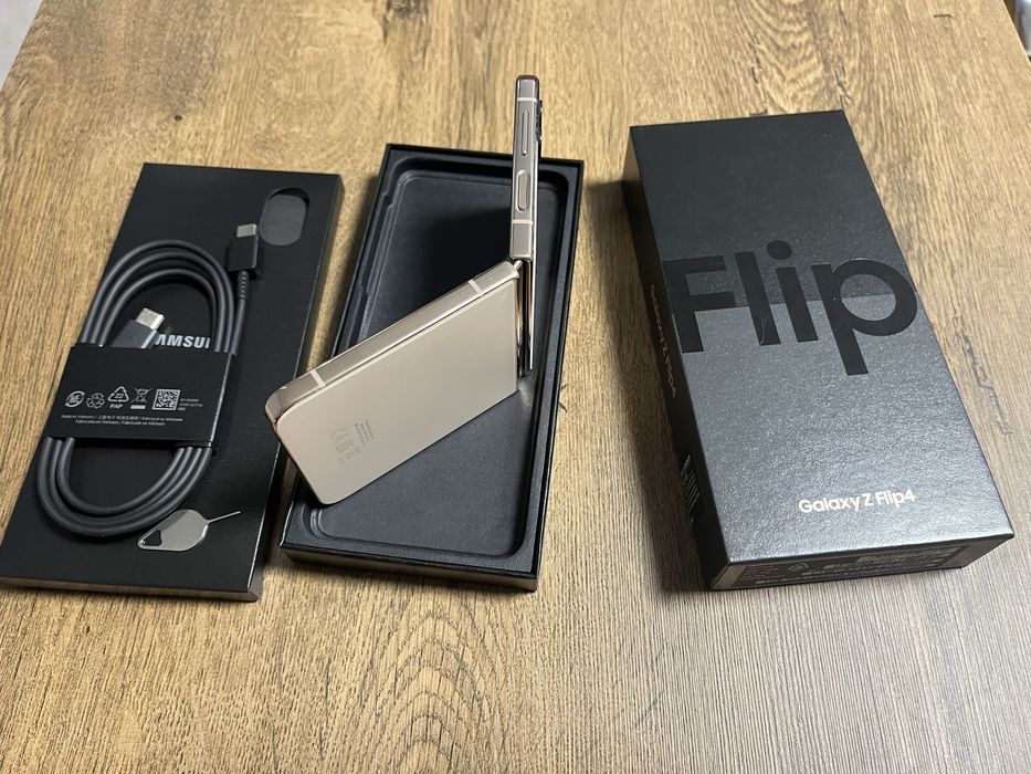 Samsung Galaxy Z Flip4