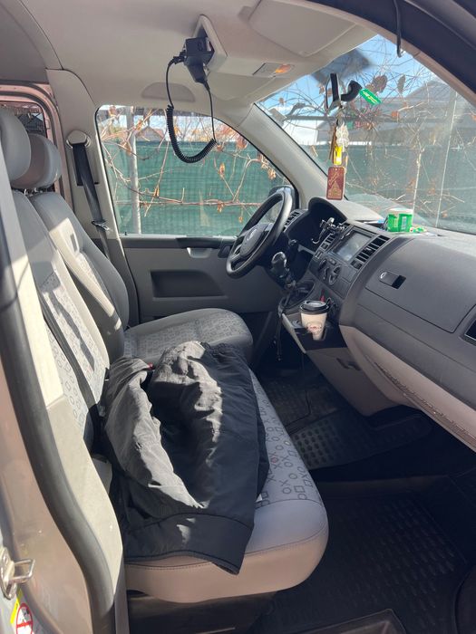 Volkswagen Transporter T5 8+1 locuri.