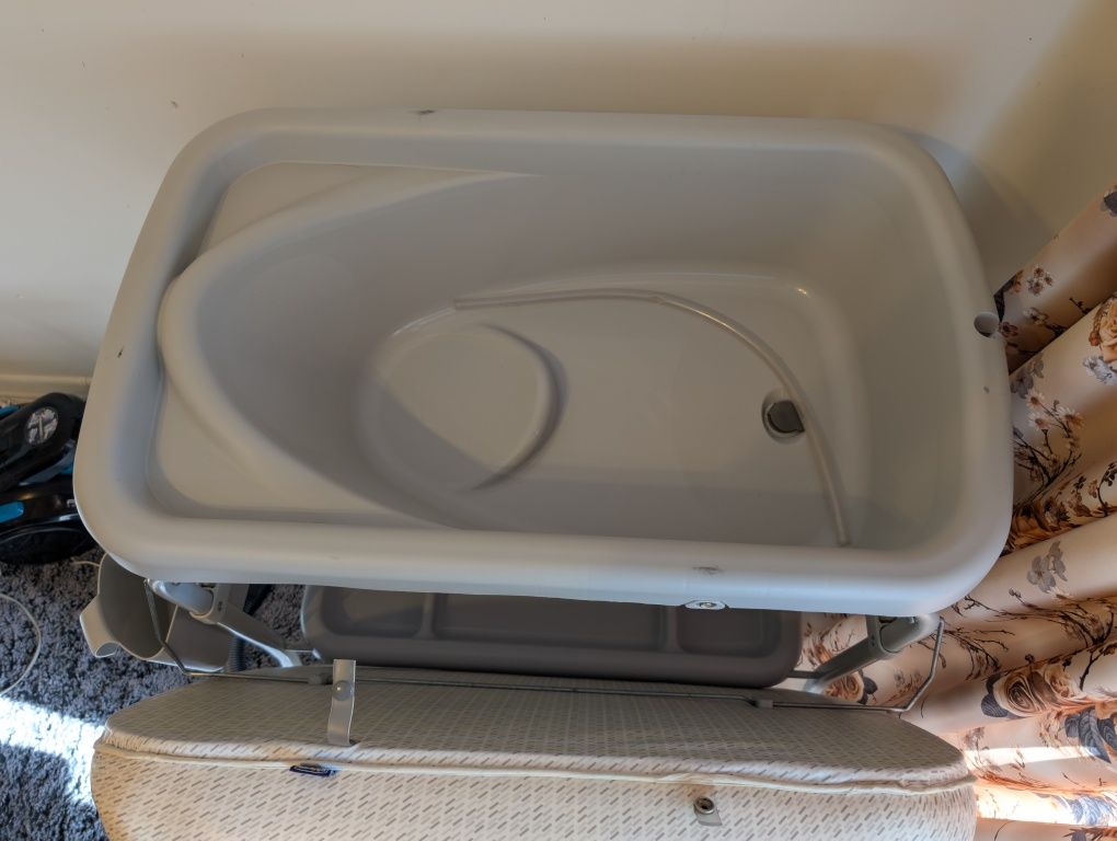 Masuta de infasat 2 in 1 si Cadita Chicco