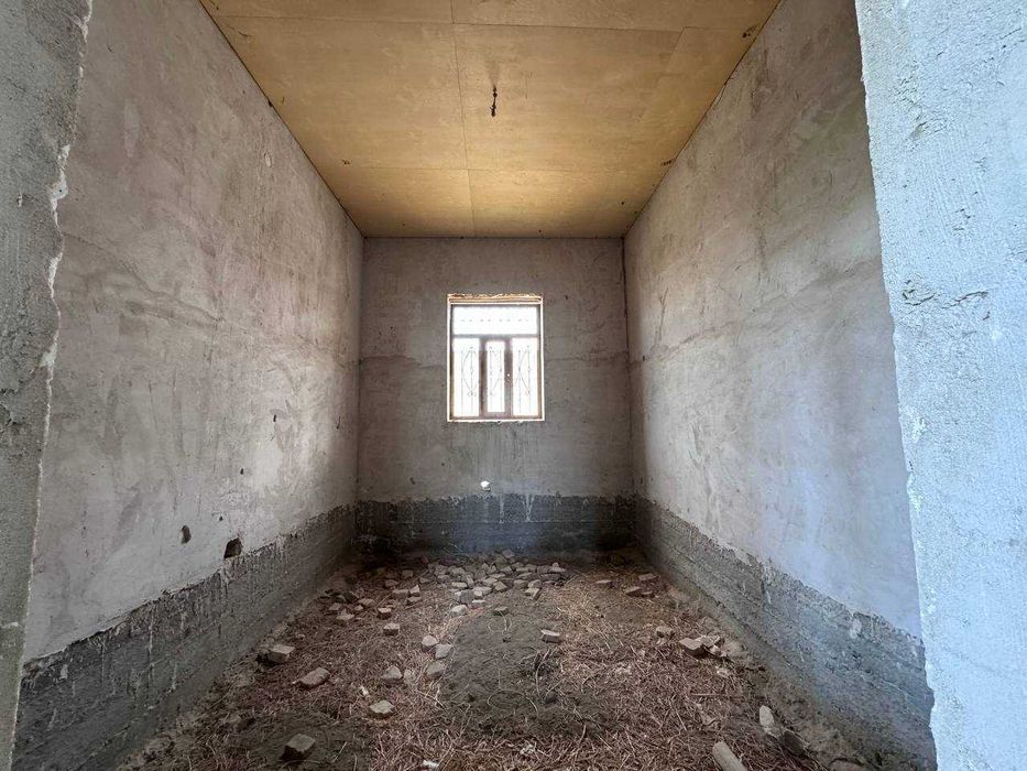 8 сотичли участкасотилади,  каропка