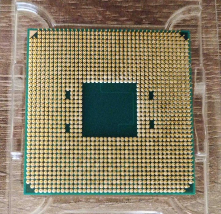 Procesor AMD Ryzen 3.7GHz 4 core 8 thread cu grafică integrată