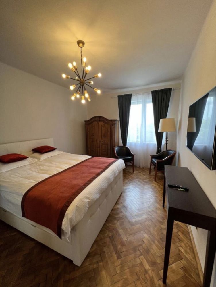 Apartament deosebit etaj 1 / 3 camere