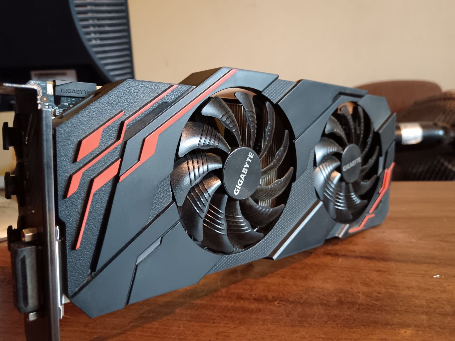 GTX 1070 Gigabyte wind force 8GB
