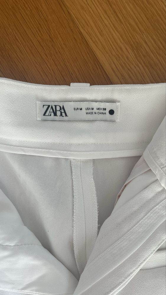 Zara Къс панталон с висока талия, М
