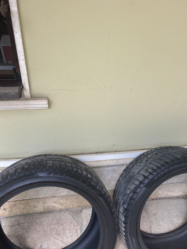 Зимни гуми Pirelli 255/40/20  dot23