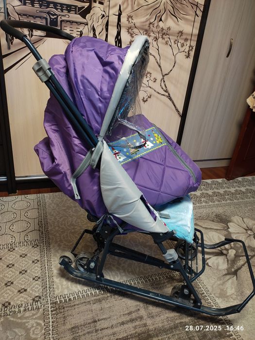 Санка-коляска в хорошем состоянии. Пользовались месяц всего.