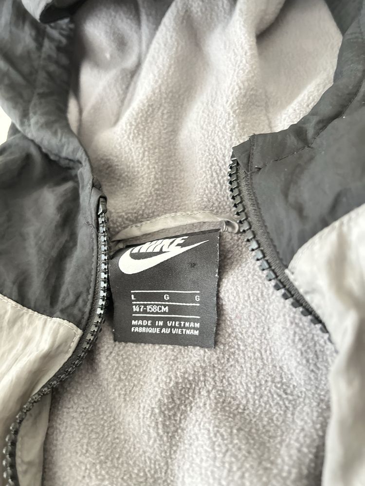 Юношески суитчър на Nike