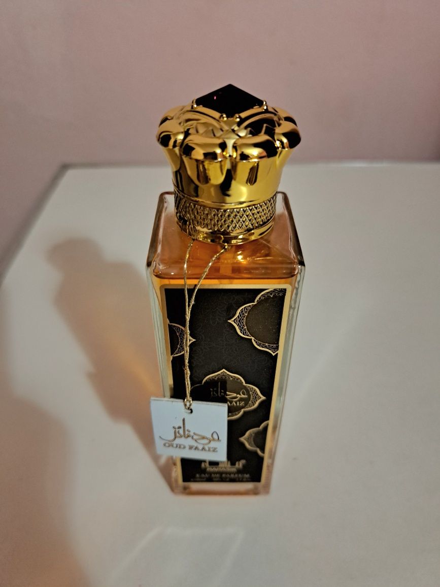Арабски парфюм  Manasik Oud Faaiz