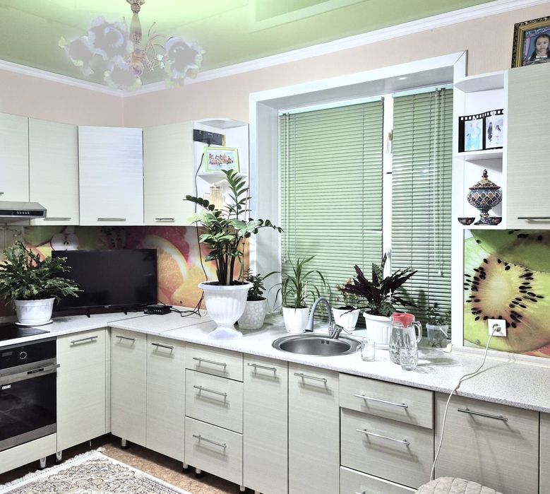 Продаётся новый кухонный  гарнитур. Длинна 5.9 метров.В