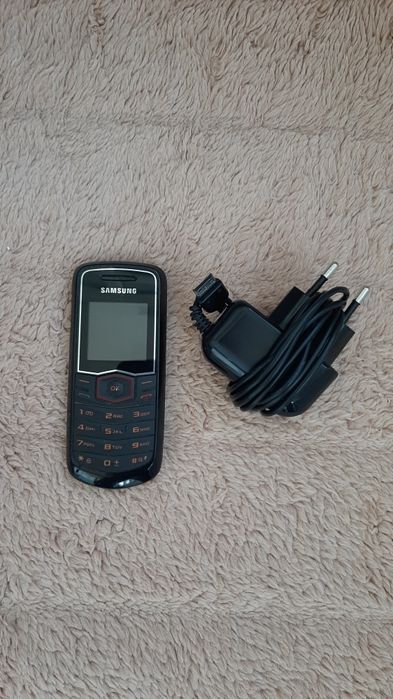 Телефон Samsung GT-E1081T