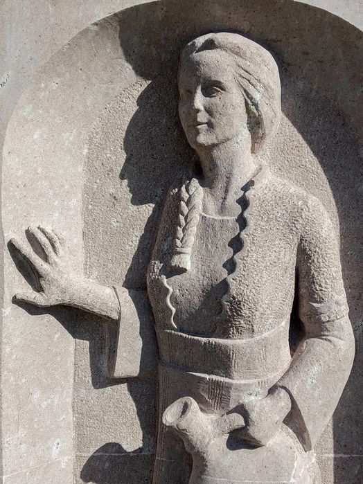 ГОЛЯМА скулптура, статуя, камък, метал, фибростъкло и смола, стиропор.