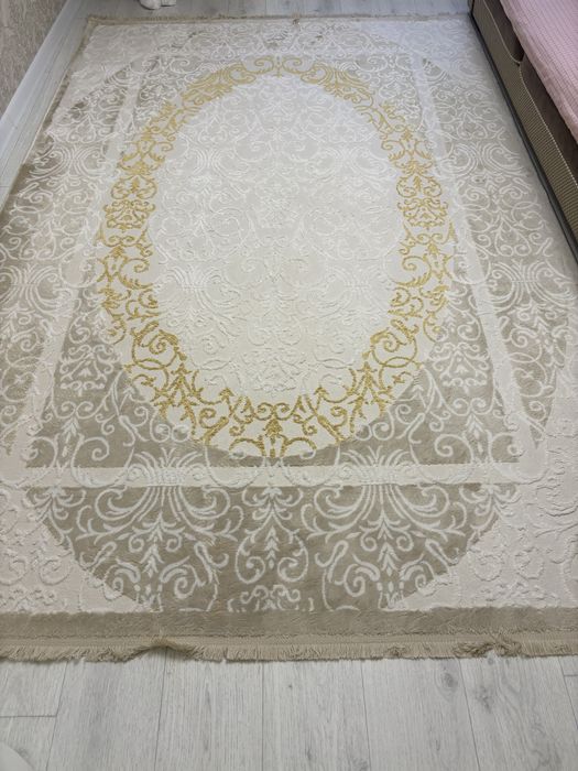 Продается ковер напольный в отличном состоянии  за 30 тысяч  состоянии