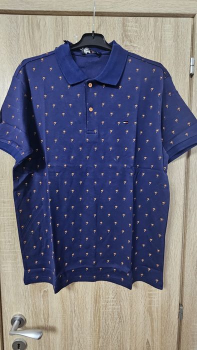 Tricouri bărbătești noi cu eticheta