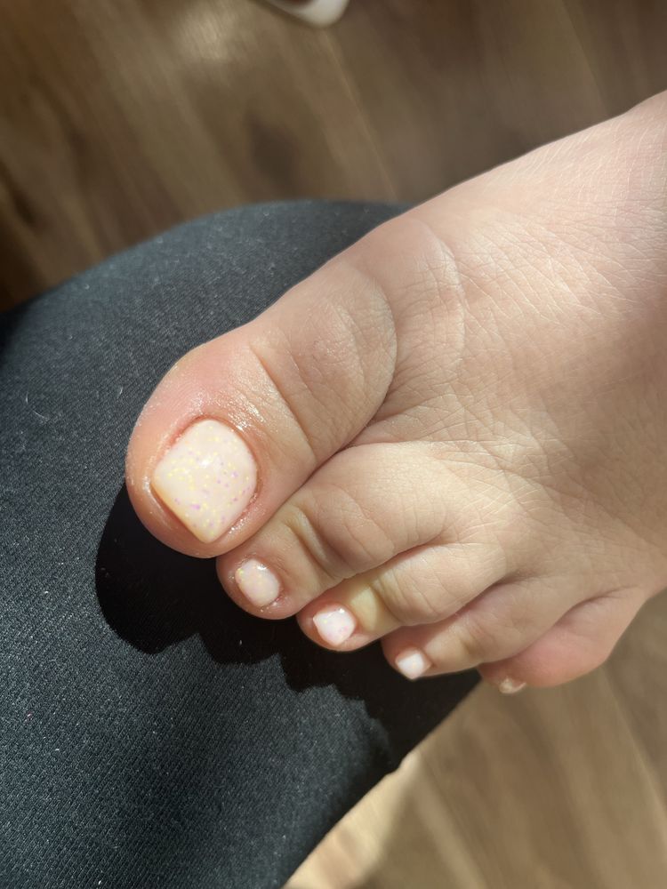 Unghii cu gel/ semipermanenta/ pedichiura
