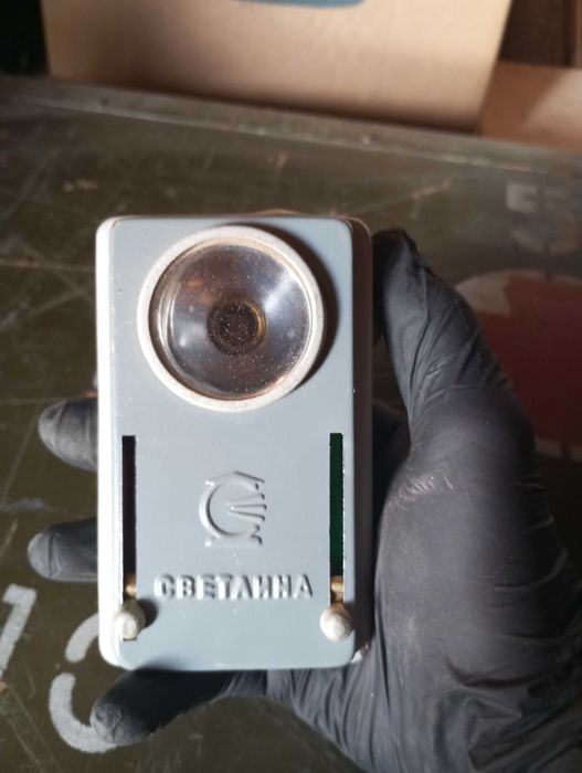 Продавам стар жепейски фенер с два цвята