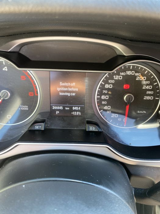 AUDI A4  B 8 S line 2015 Accept variante cu suv , platesc diferenta