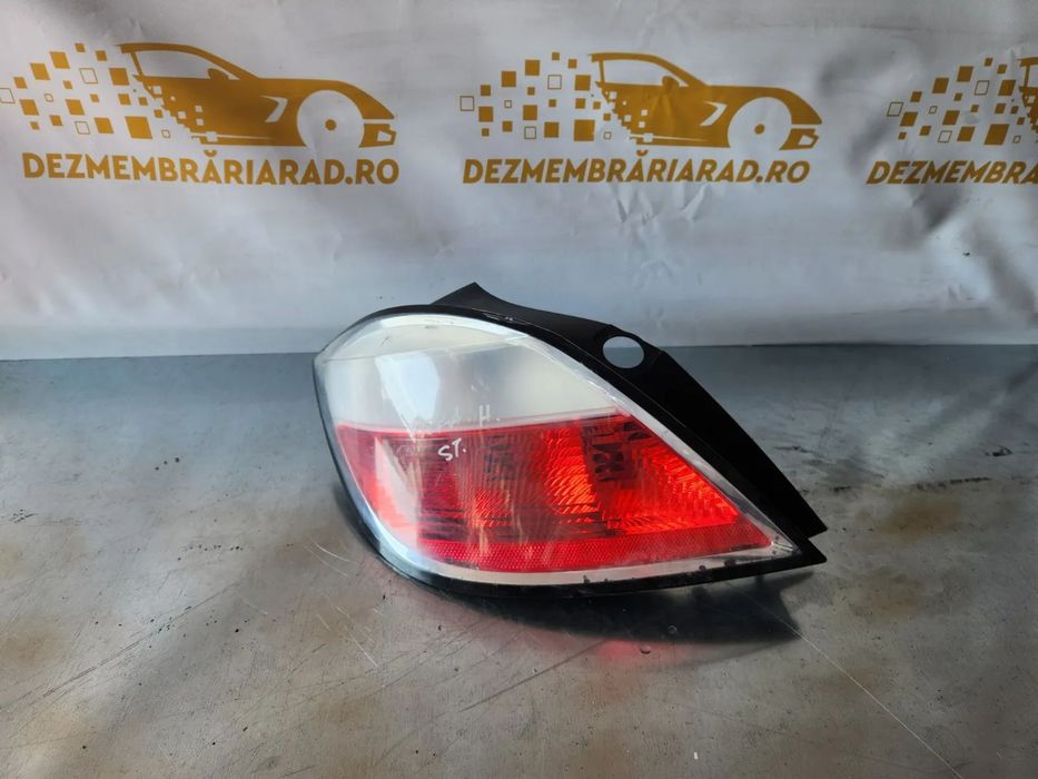 Stop Tripla Lampa Stop Stanga Opel Astra H Hatchback Mic Defect - Dezmembrari Arad