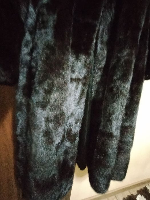 Vând haina de blană naturală