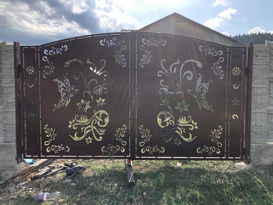 Porti din tabla decupată