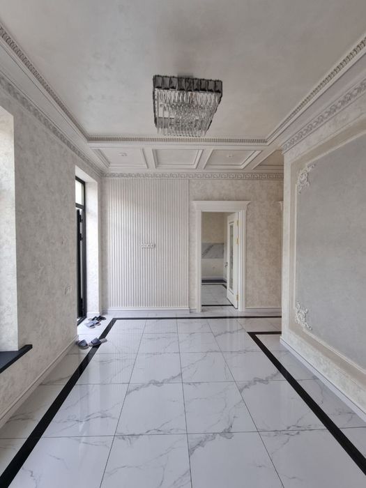 Do‘mbirobodda yangi hovli srochna sotiladi.