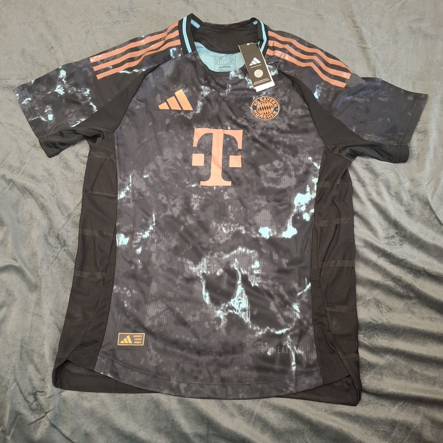 ADIDAS тениска на Bayern Munich НОВА