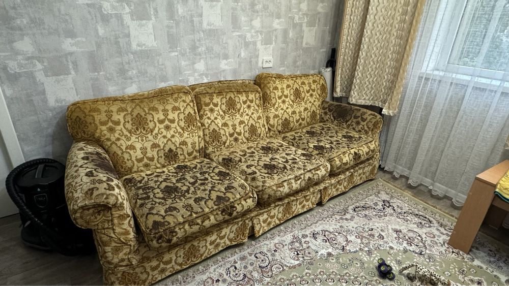 Диван с двумя креслами