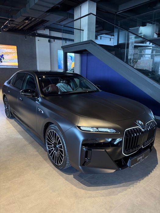 Продам новую BMW i7 xDrive60 M70 с официальной гарантией
