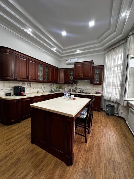 Продается дом 6 комнат, ор-р: улица Никитина, 660 м²