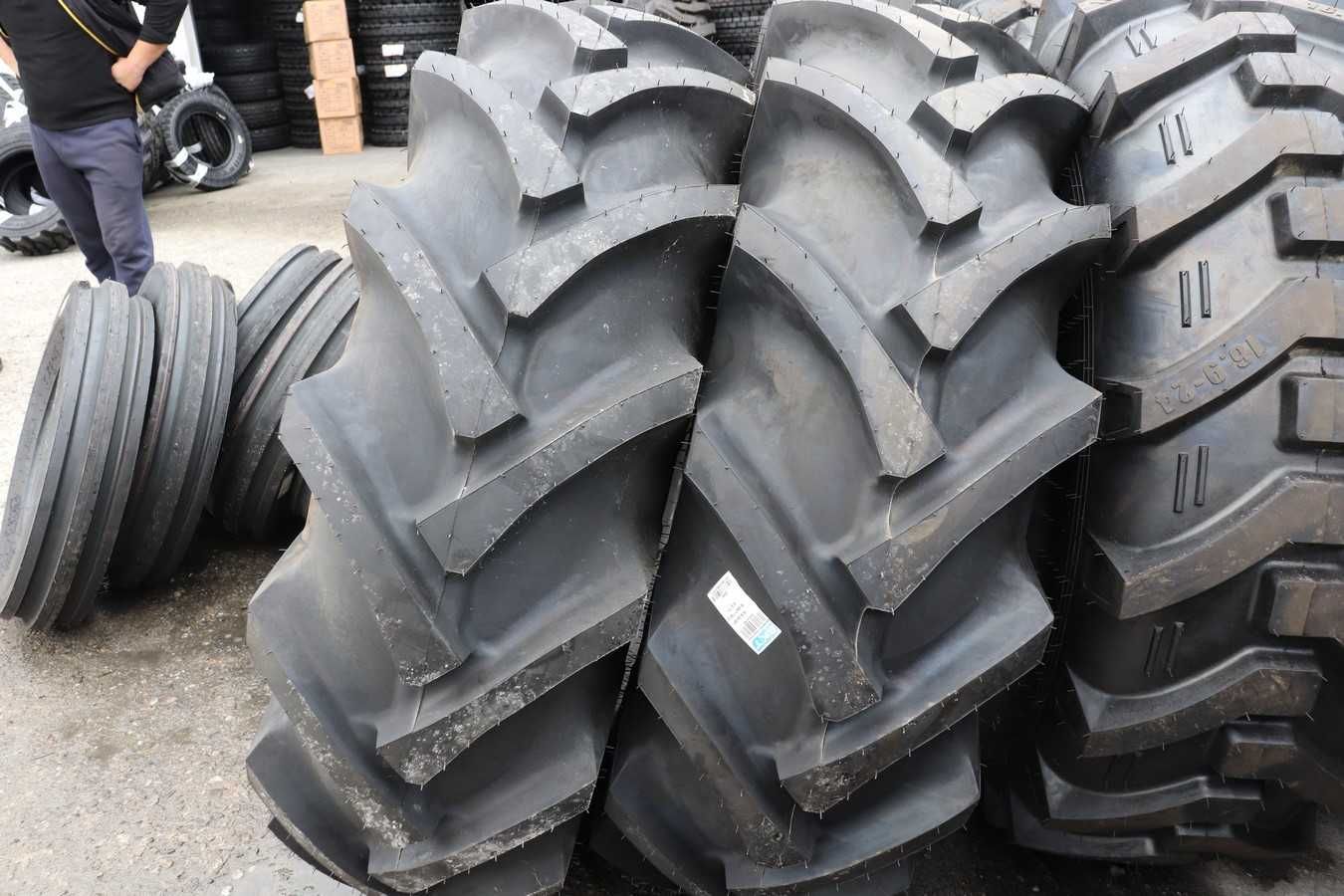 16.9-24 BKT 8 pliuri cauciucuri noi pentru tractor fata