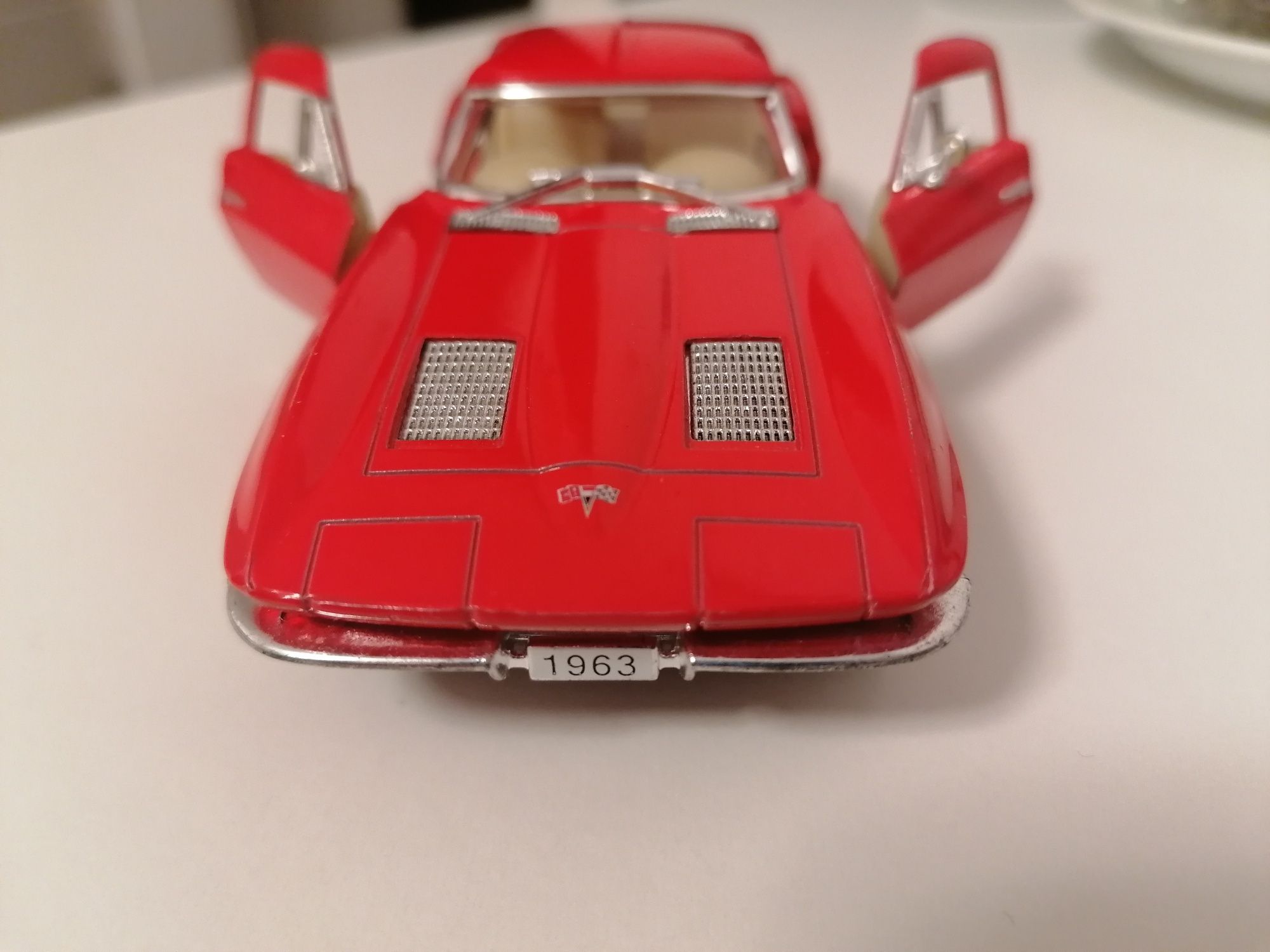 Vând Masina jucărie Corvette, din Metal (NOUĂ)