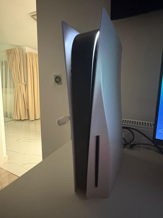 Vând consola ps5