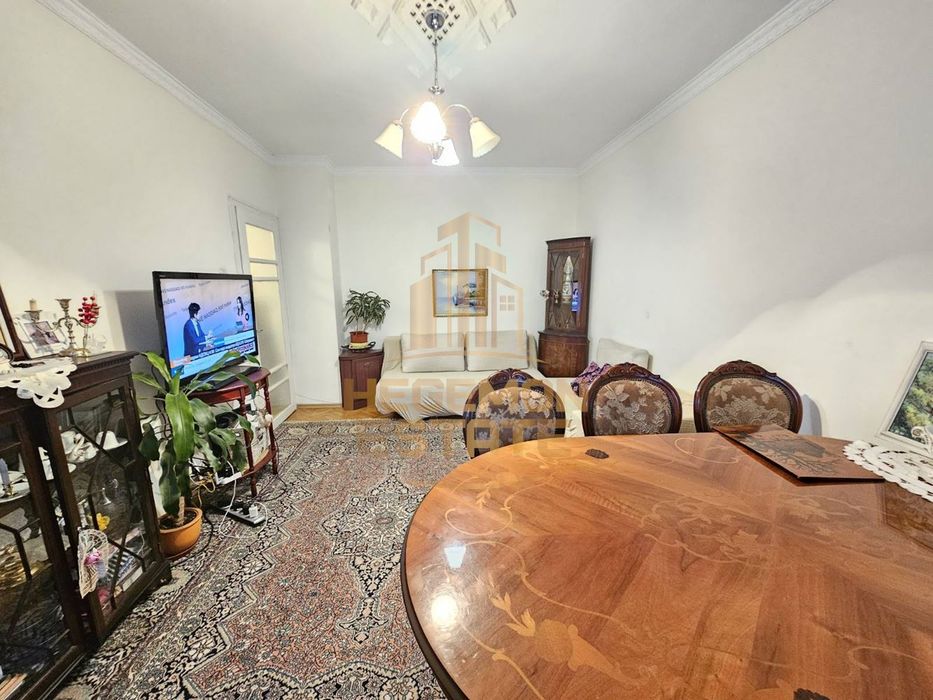 Продава се Двустаен апартамент в Варна, Централна поща - 70 кв.м за 2615 €/кв.м - Снимка #2