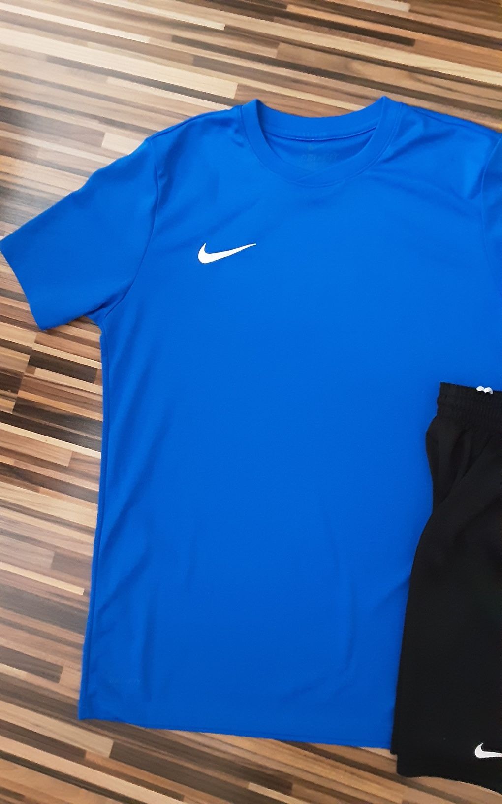 (L) NIKE оригинален панталон(39лв) и тениска (30)