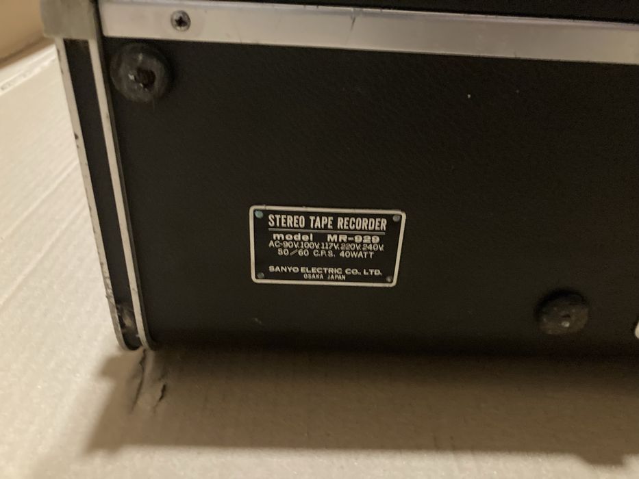 magnetofon portabil stereofonic Sanyo Model japonez MR-929