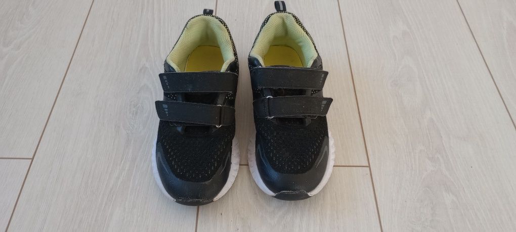 Adidasi  copii 2 perechi la 100 lei