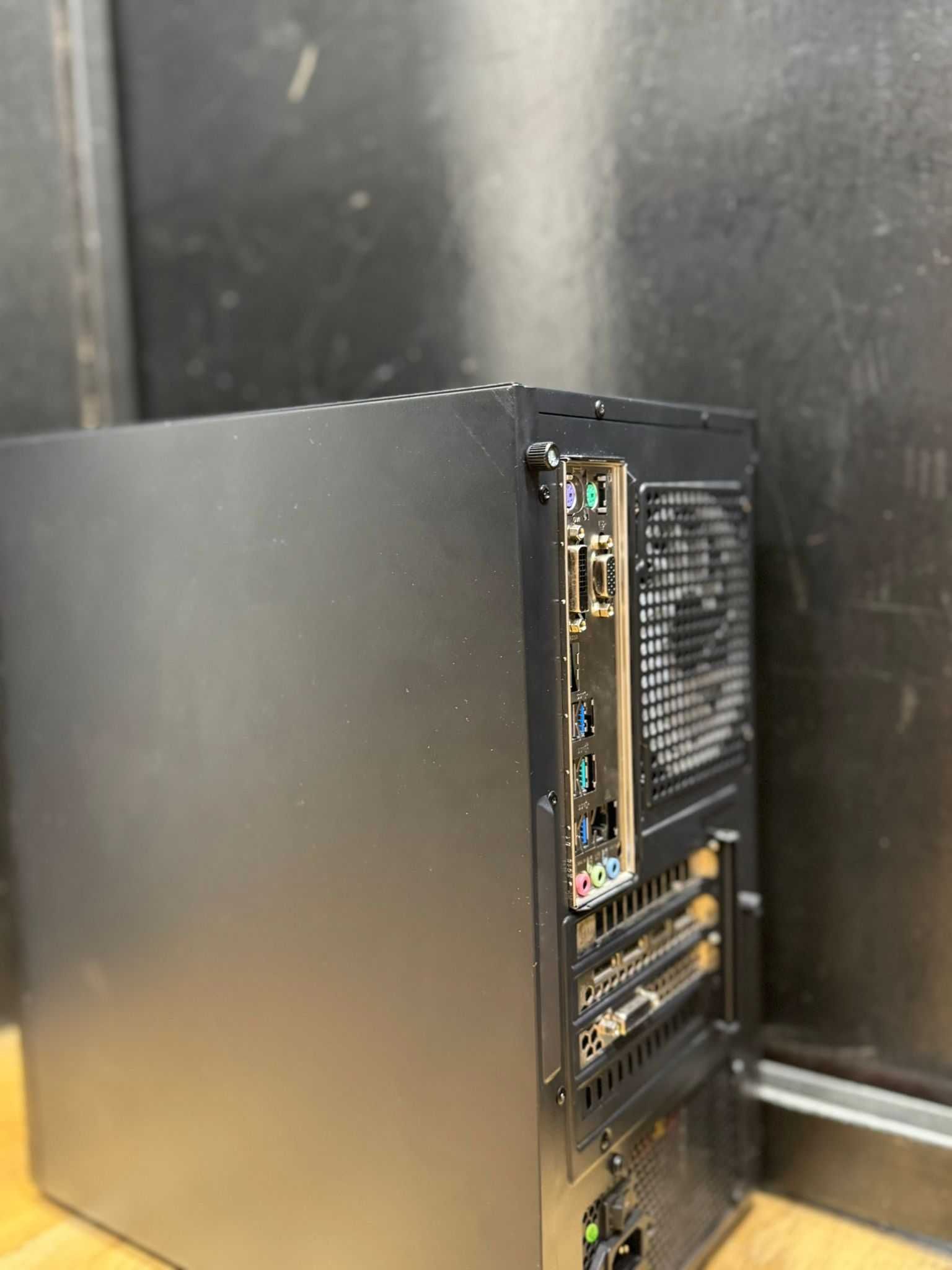 Hope Amanet P12 /  Unitate PC Gaming + Monitor