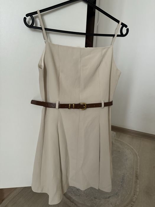 Бежевыйсарафан с ремнём, аккуратное состояние, стильная модель новинка
